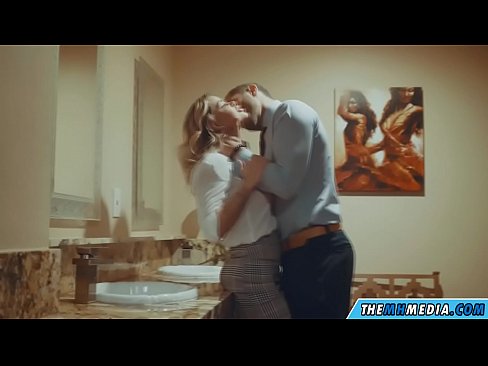 ❤️ Nigbati bilondi ti oyan ba tan ọ ni yara isinmi ti gbogbo eniyan ❤❌  ni onihoho% yo.sexuria-net.ru%  ❌❤